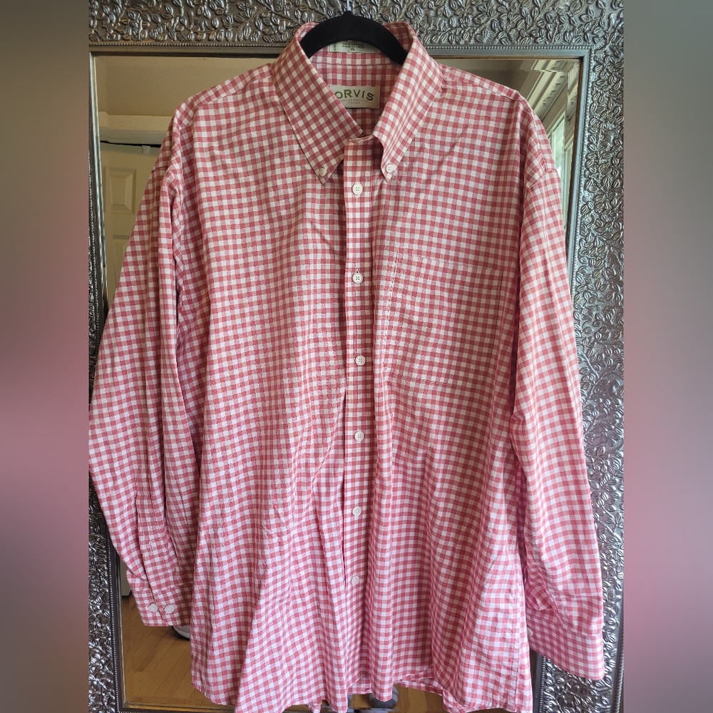 Orvis Light Red Checkered Men's Button Down Shirt. 100% Cotton.